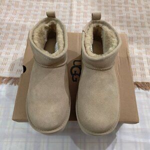 UGG Short Snow Boots